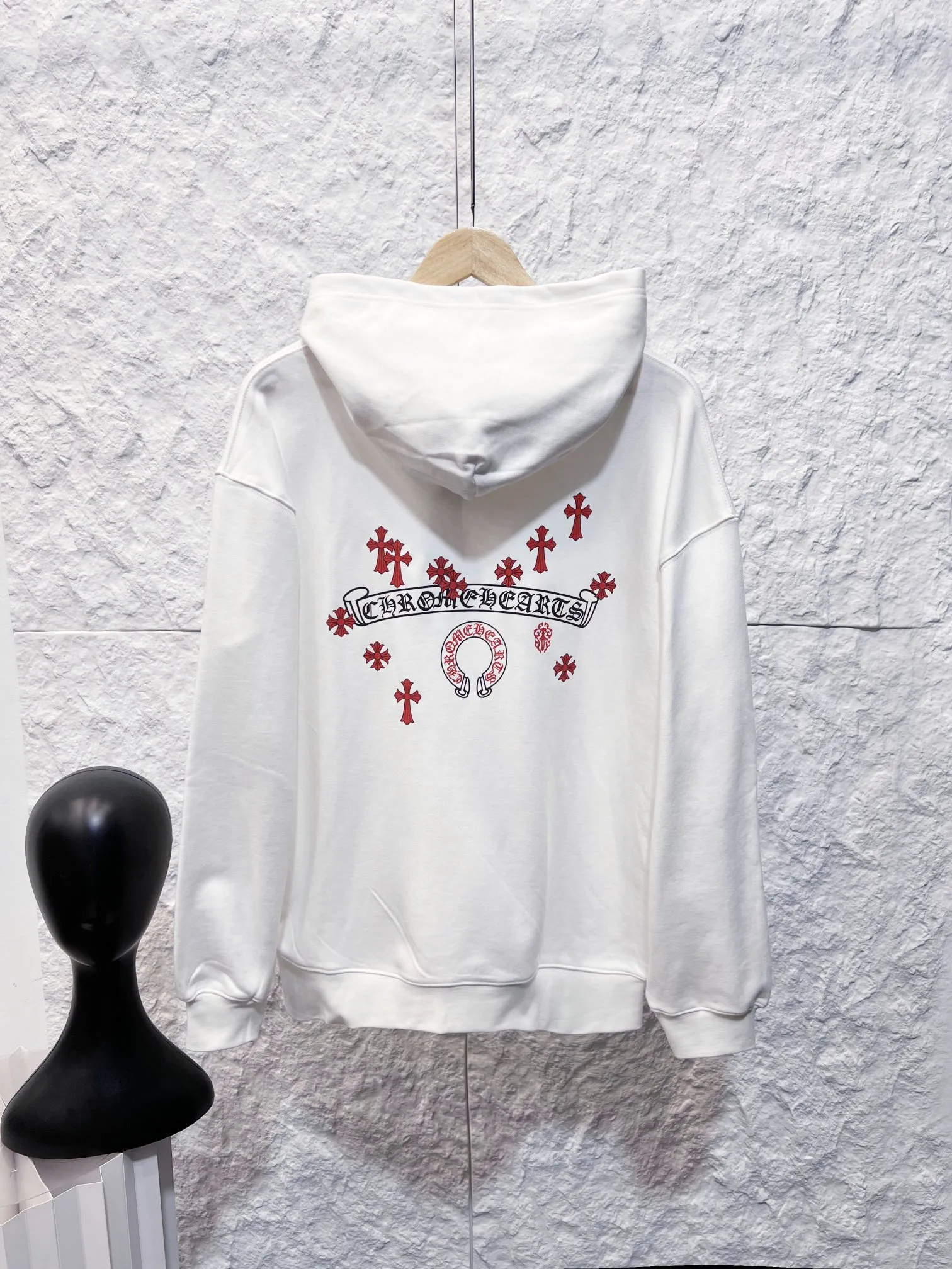 （ In Stock， ） Cemetery Cross（ ） ， ， Classic Horseshoe + Chrome Hearts ， Red Cemetery Cross Horseshoe Embroidered Hoodie（Red ）。 ：Black White Sizes：S-3XL